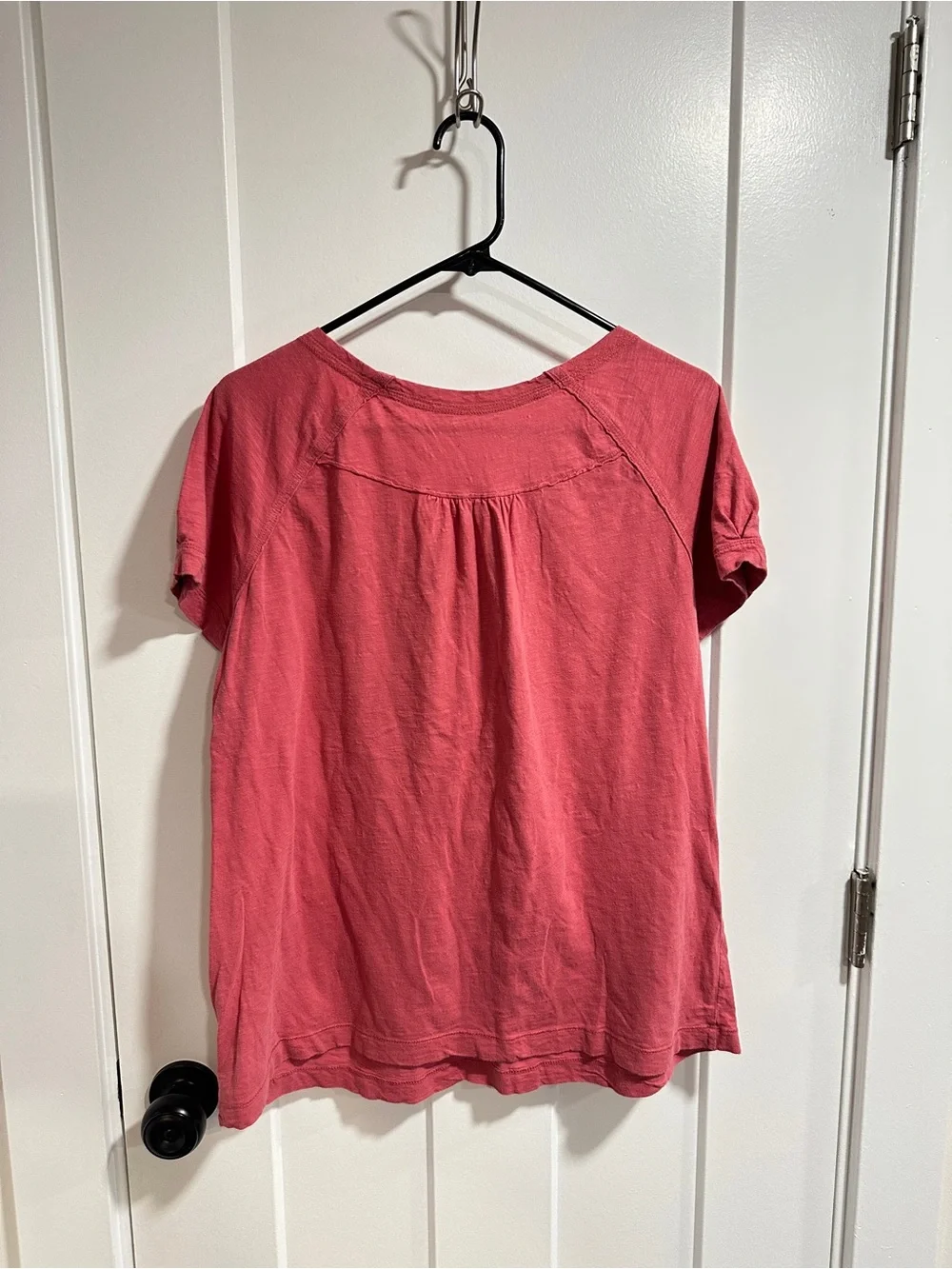 Eddie Bauer Coral Pink Scoop Neck Ruffle Button Short Sleeve Top - Picture 3 of 3